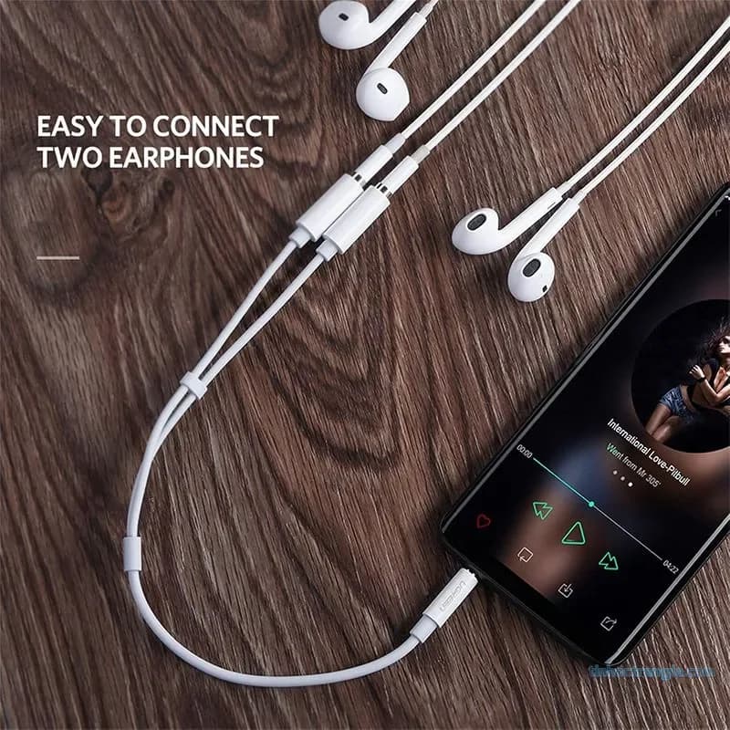 Cáp Chia Audio 3.5mm 1 Ra 2 Dài 20cm Ugreen 10739 (Màu Trắng)   - hover